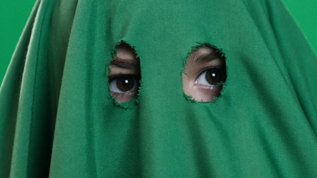 Croma Kid sintoniza a expressividade dos anos 90 em uma tela analógica